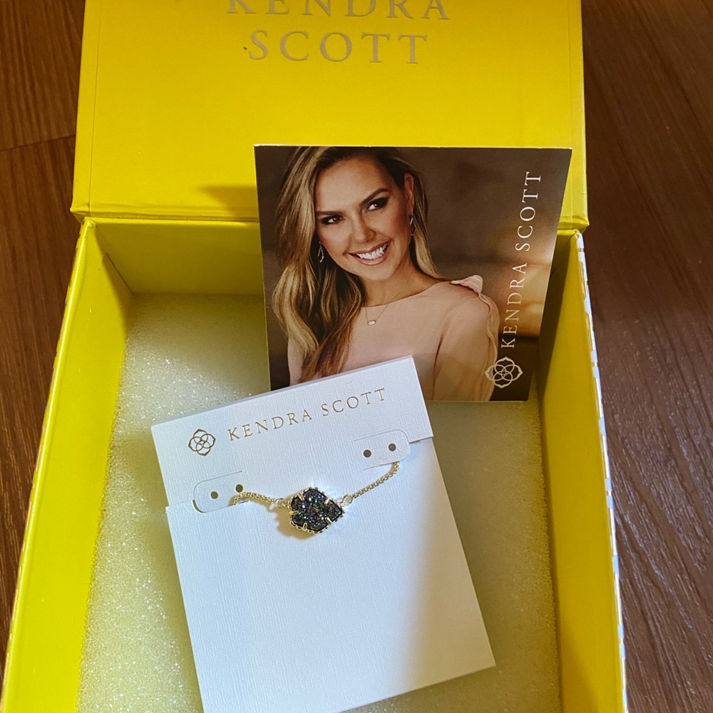 Kendra Scott Dainty and Delicate Necklace